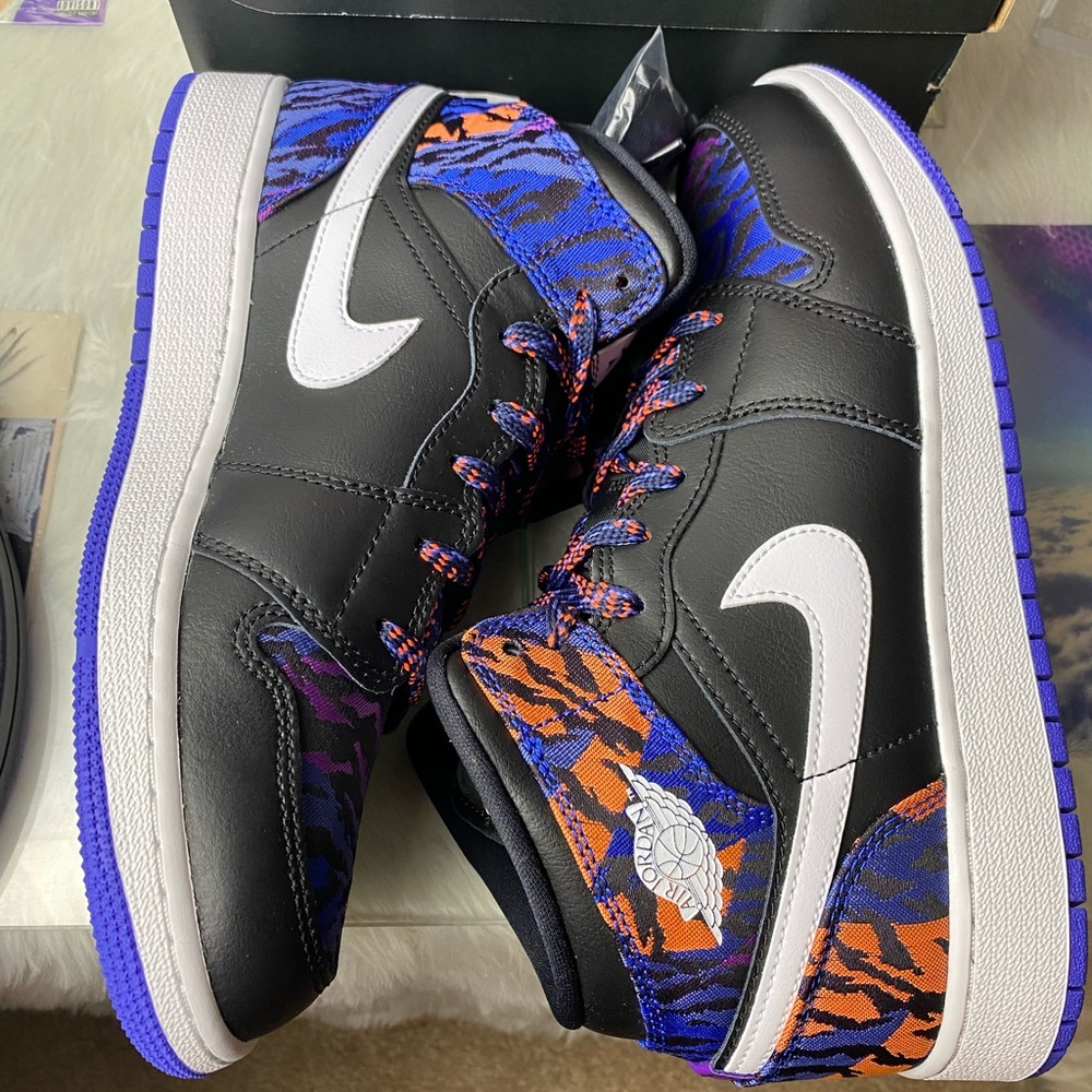 🆕 - Air Jordan 1 Mid Tiger Stripe - Size: Mens 7 - Picture 8 of 11